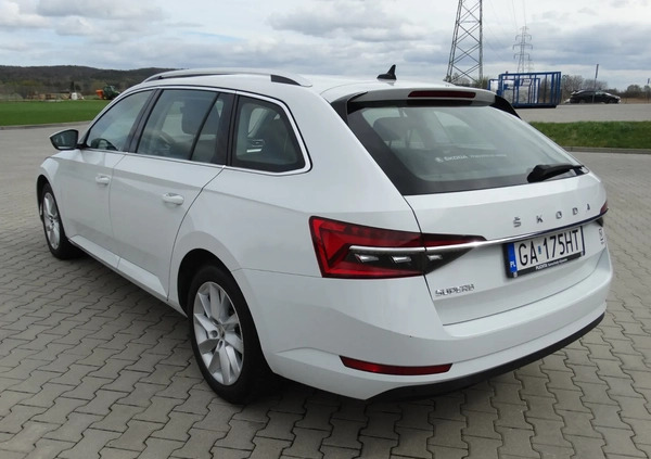 Skoda Superb cena 109000 przebieg: 79000, rok produkcji 2021 z Gdynia małe 154